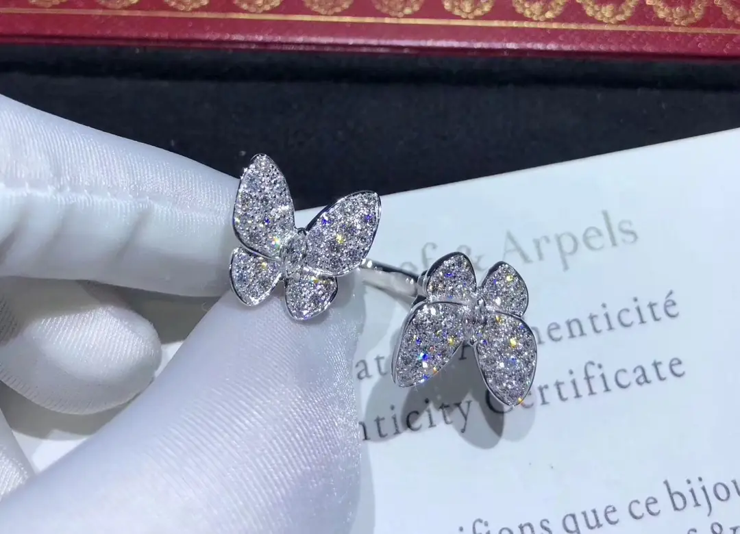 Кольцо Van Cleef & Arpels /белое золото, бриллианты/