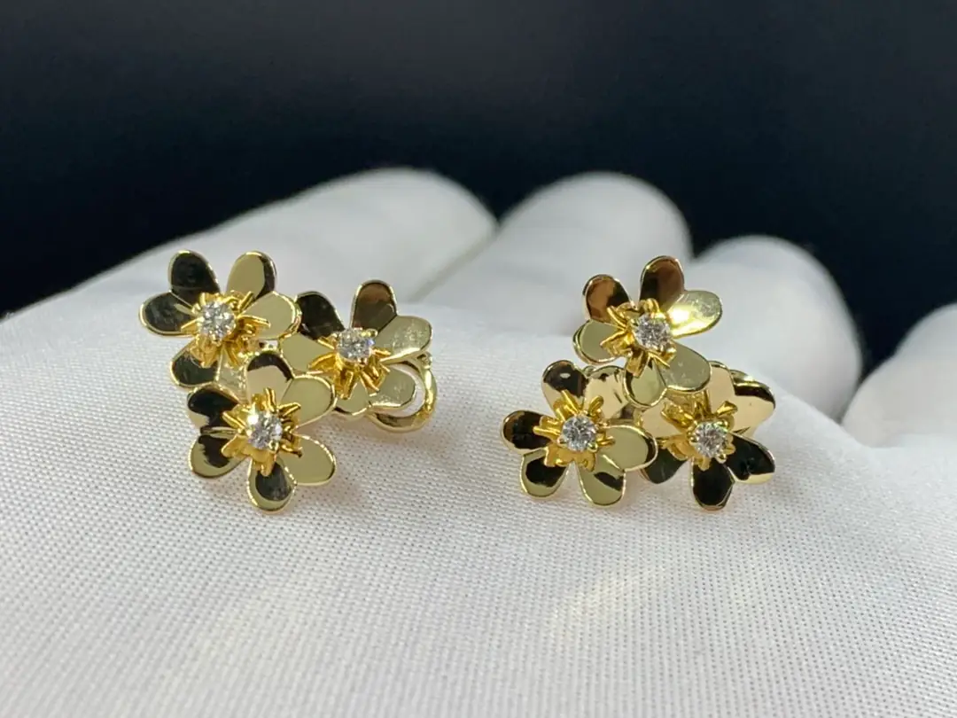 Серьги Frivole Van Cleef & Arpels /бриллианты, желтое золото/