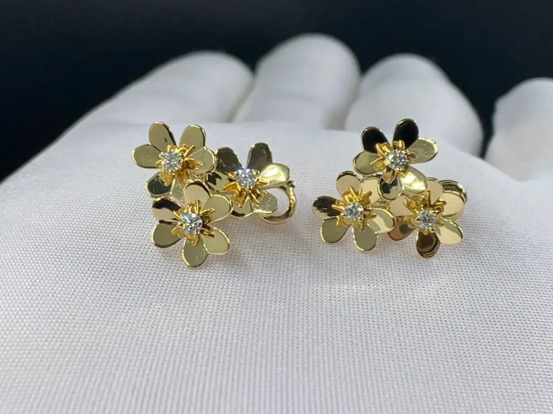 Серьги Frivole Van Cleef & Arpels /бриллианты, желтое золото/