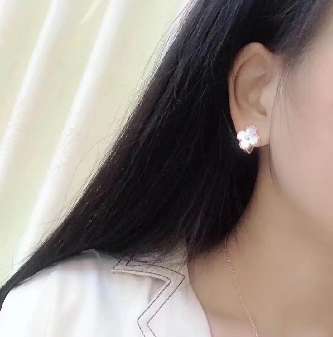 Винтажные серьги Van Cleef & Arpels Alhambra /перламутр, желтое золото/