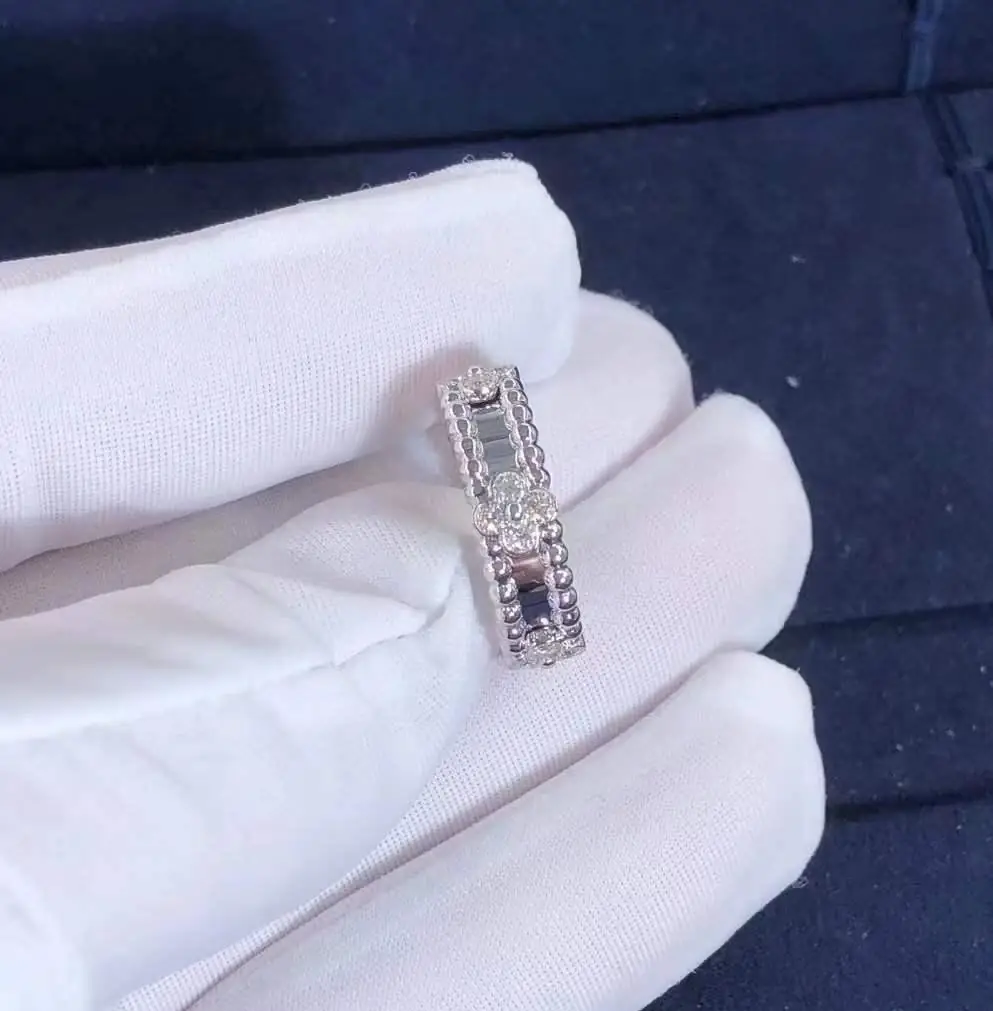 Кольцо Van Cleef & Arpels Perlée Sweet Clovers /бриллианты, белое золото/