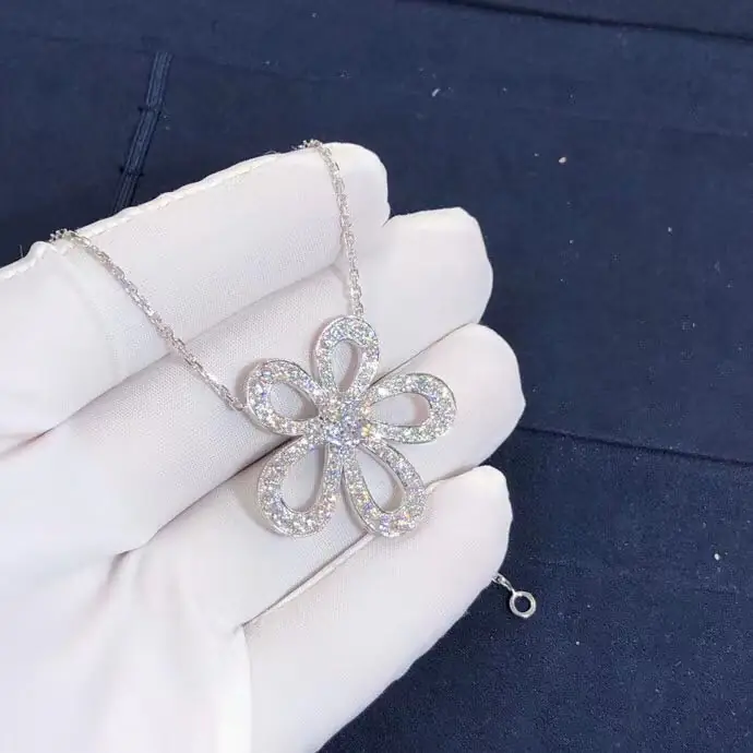 Подвеска Van Cleef & Arpels Flowerlace /белое золото, бриллианты/ 3