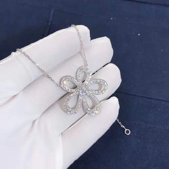 Подвеска Van Cleef & Arpels Flowerlace /белое золото, бриллианты/ 5