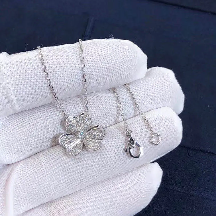 Подвеска Van Cleef &amp; Arpels Frivole /бриллианты, белое золото/