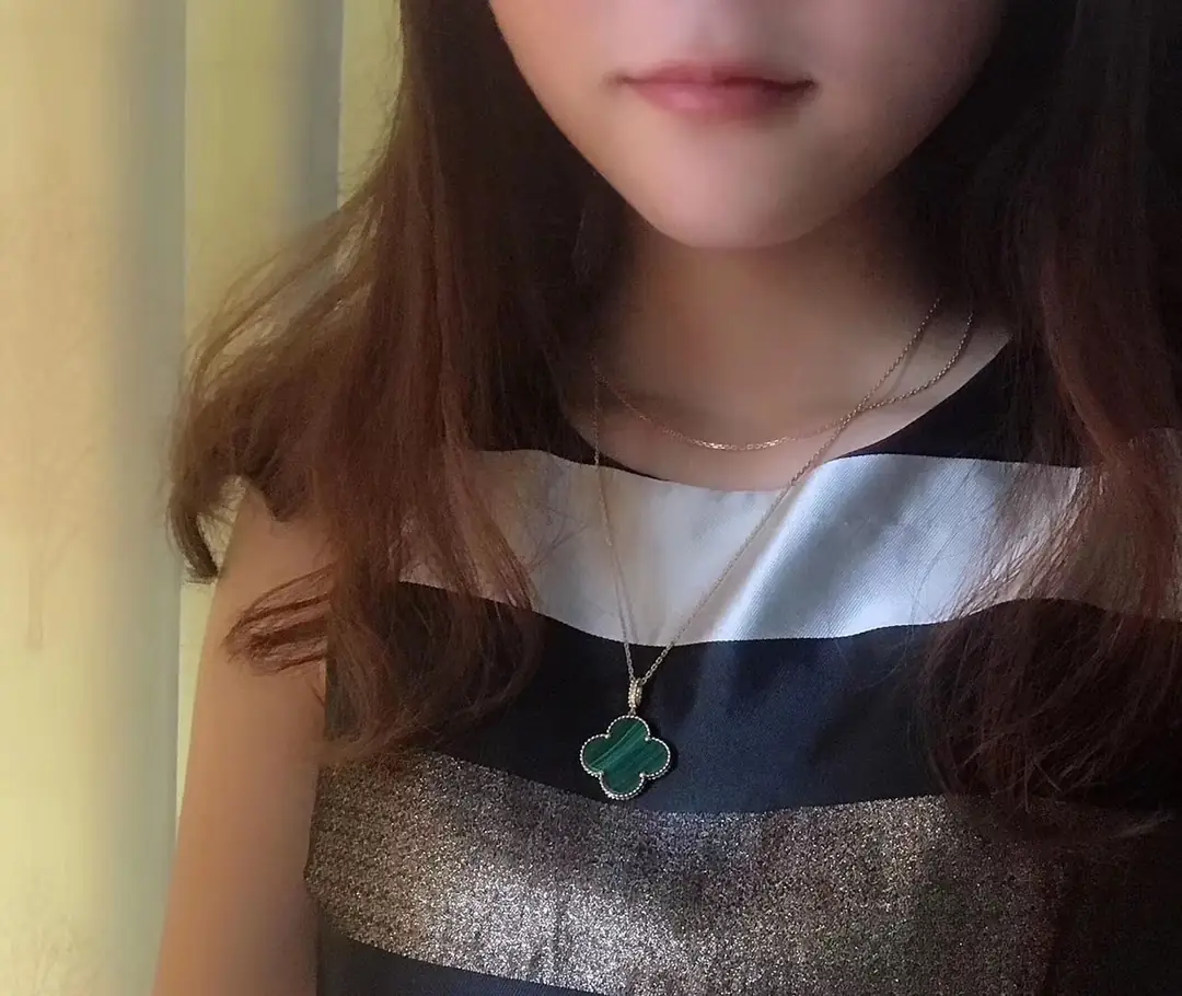 Подвеска Van Cleef & Arpels Magic Alhambra /малахит, желтое золото/ 4