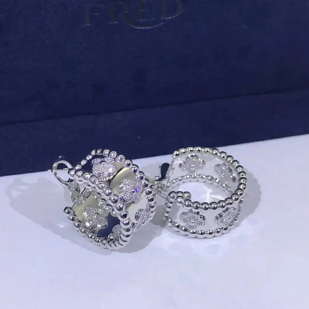 Серьги-кольца Van Cleef & Arpels Perlée Clover /бриллианты, белое золото/