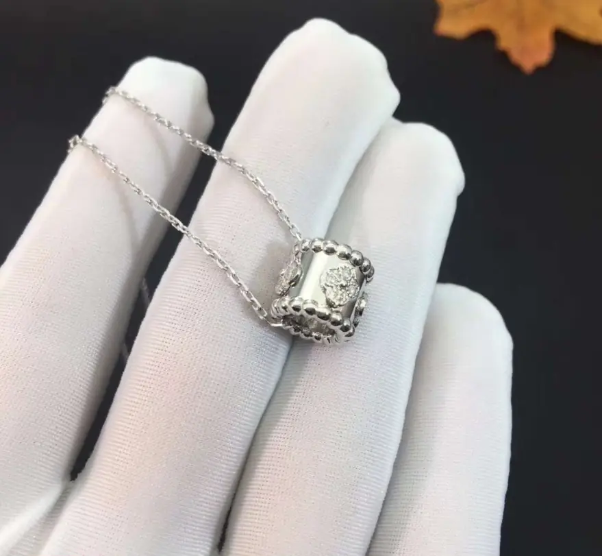Подвеска Van Cleef & Arpels Perlée Clovers /бриллианты, белое золото/