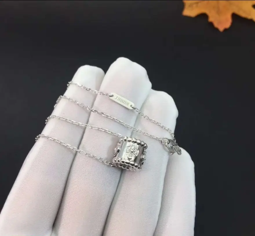 Подвеска Van Cleef & Arpels Perlée Clovers /бриллианты, белое золото/