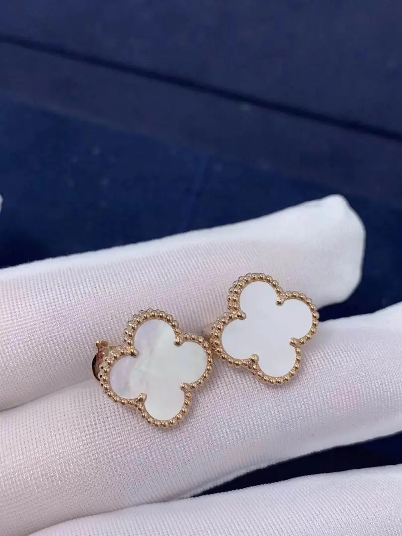 Серьги Van Cleef & Arpels Sweet Alhambra /перламутр, желтое золото/