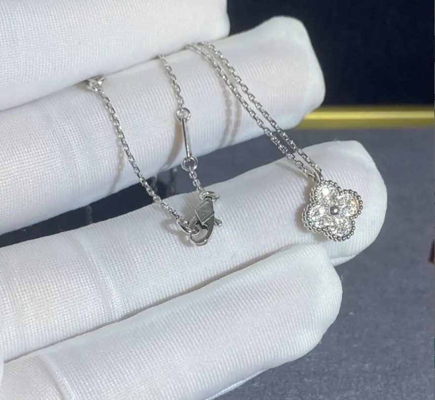 Подвеска Van Cleef &amp; Arpels Sweet Alhambra /бриллианты, белое золото/