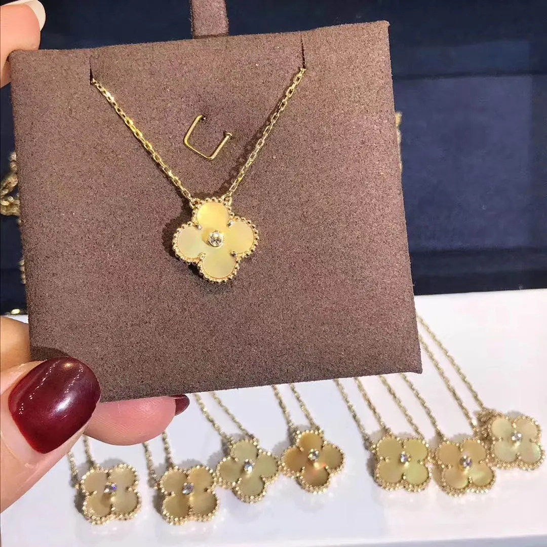 Подвеска Van Cleef &amp; Arpels Vintage Alhambra /желтое золото, перламутр, бриллиант/