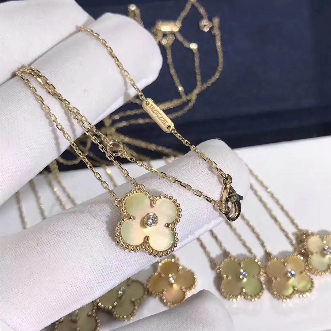 Подвеска Van Cleef & Arpels Vintage Alhambra /желтое золото, перламутр, бриллиант/ 4