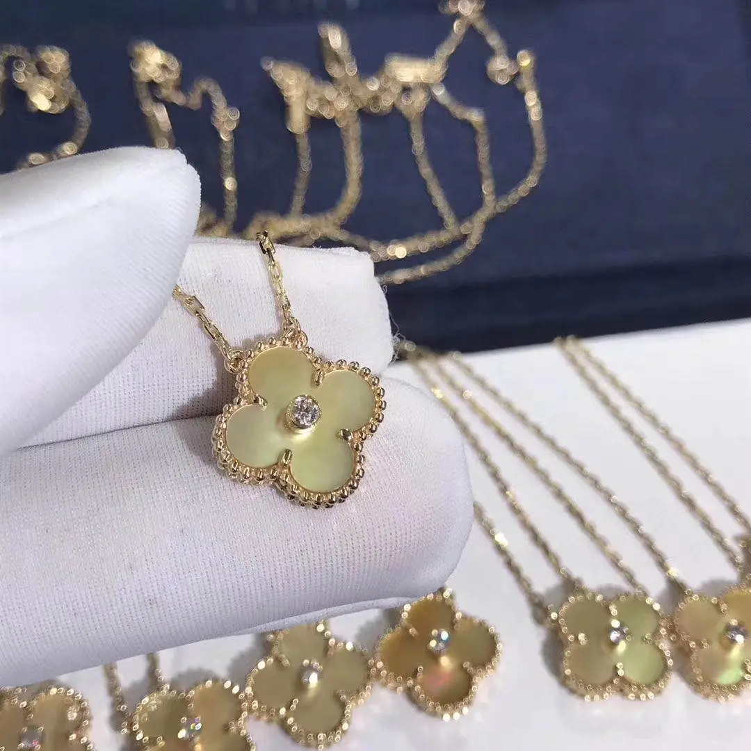 Подвеска Van Cleef & Arpels Vintage Alhambra /желтое золото, перламутр, бриллиант/ 5