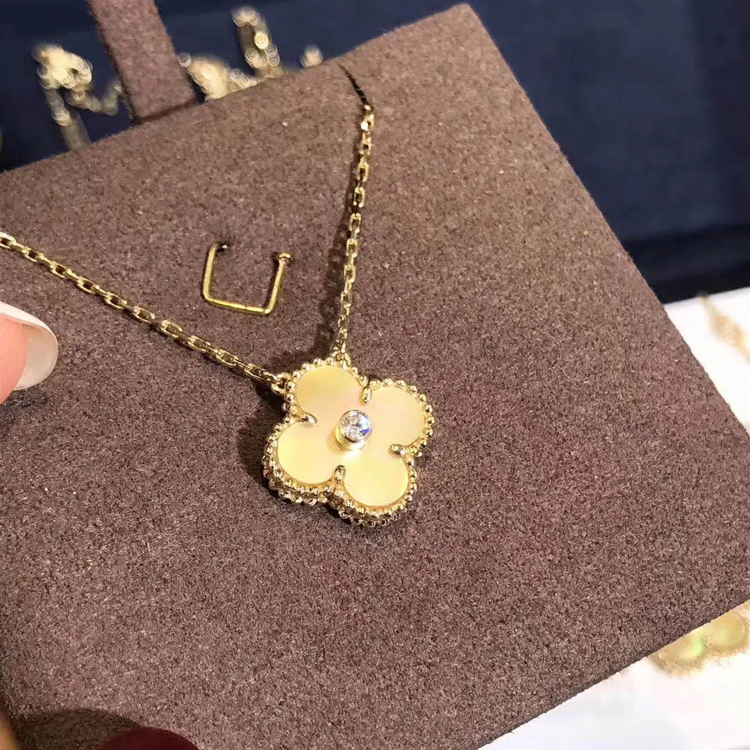 Подвеска Van Cleef &amp; Arpels Vintage Alhambra /желтое золото, перламутр, бриллиант/