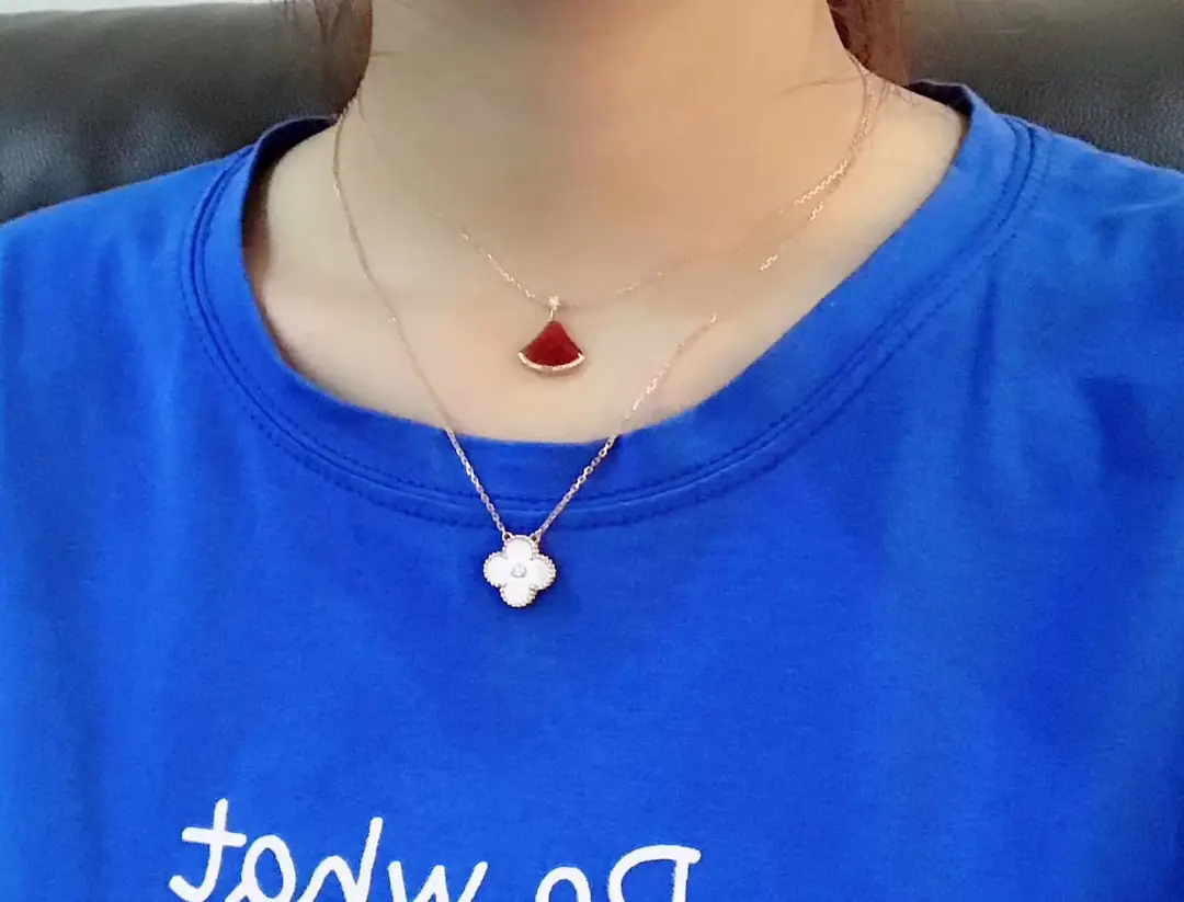 Подвеска Van Cleef /розовое золото, перламутр, бриллиант/ 5